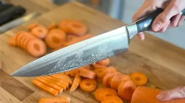 Küchenmesser Kai Shun mit stärkster Schnittleistung im Karotten-Test