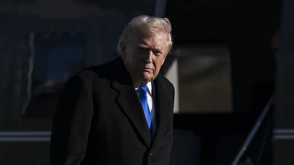 WASHINGTON-DC-UNITED-STATES-MARCH-23-United-States-President-Donald-Trump-walks-toward-the-White-House-upon-his-arrival-in-Washington-DC-from-Memphis-Tennessee-United-States-on-March-23-2026