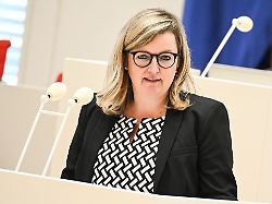 Berlin & Brandenburg: Neue Ministerin für Beibehaltung der Russland-Sanktionen