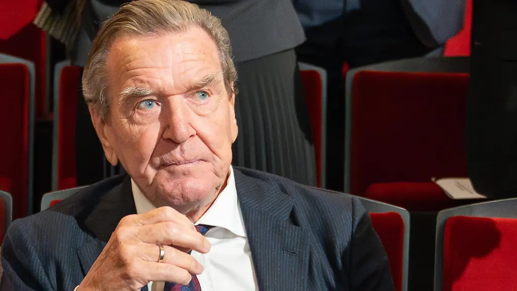 Feierlichkeiten-zum-Tag-der-Deutschen-Einheit-2024-in-Schwerin-Mecklenburg-Vorpommern-Celebrations-for-the-Day-of-German-Unity-2024-in-Schwerin-Mecklenburg-Vorpommern