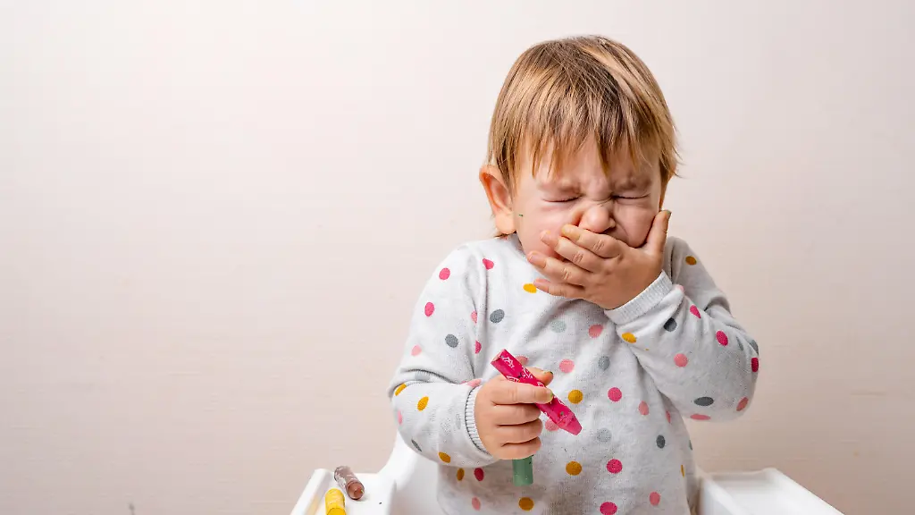 Toddler-child-sneezing-while-drying-with-crayons-Baby-with-allergy-or-cold-from-daycare-or-kindergarten-Germs-paediatric-medicine