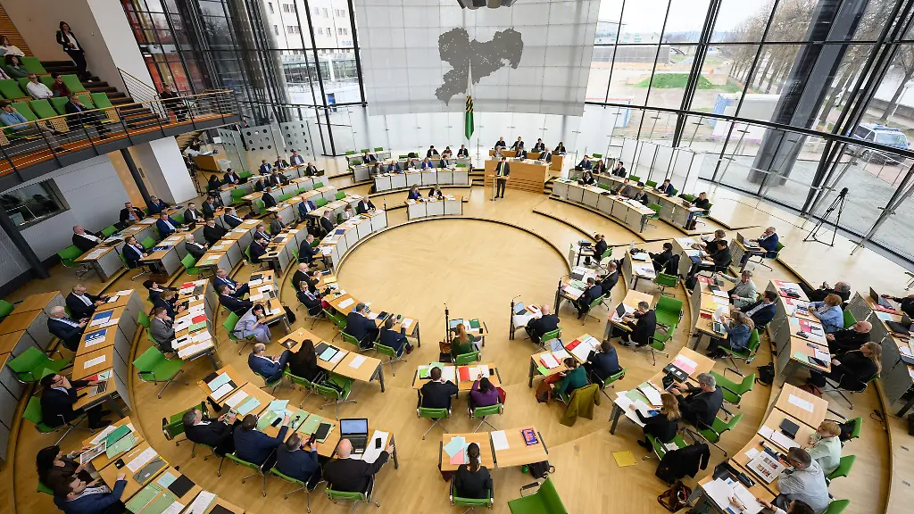 Der-Saechsische-Landtag-hat-Nancy-Aris-fuer-weitere-fuenf-Jahre-als-Landesbeauftragte-zur-Aufarbeitung-der-DDR-Diktatur-gewaehlt