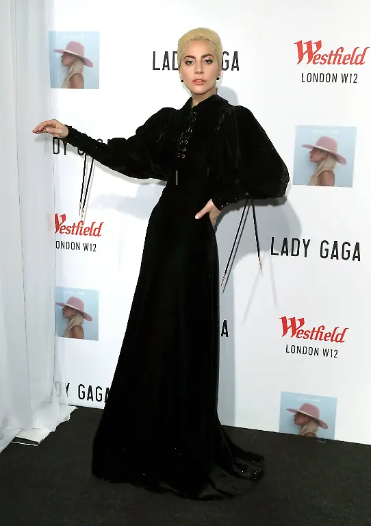 Lady-Gaga-Secret-Intimate-Gig-Westfield-London-Lady-Gaga-and-Westfield-London-surprised-fans-with-intimate-acoustic-gig-and-wished-the-capital-a-happy-holiday-season-Westfield-London-on-December-1st-2016-CAP-ROS-Steve-Ross-London-UK-Great-Britain-Copyright-xStevexRoss-CapitalxPicturesx