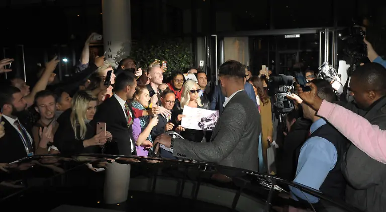 Lady-Gaga-Lady-Gaga-and-Christian-Carino-out-and-about-London-England-26-09