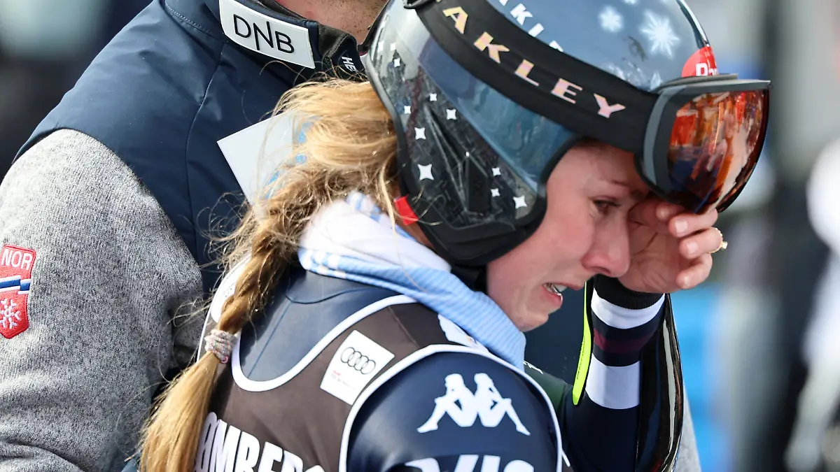 United-States-Mikaela-Shiffrin-is-overcome-with-emotion-as-her-fiancee-Norway-s-Aleksander-Aamodt-Kilde-stands-by-her-side-at-the-finish-area-of-an-alpine-ski-women-s-giant-slalom-race-at-the-Lillehammer-World-Cup-Finals-in-Hafjell-Norway-Wednesday-March-25-2026