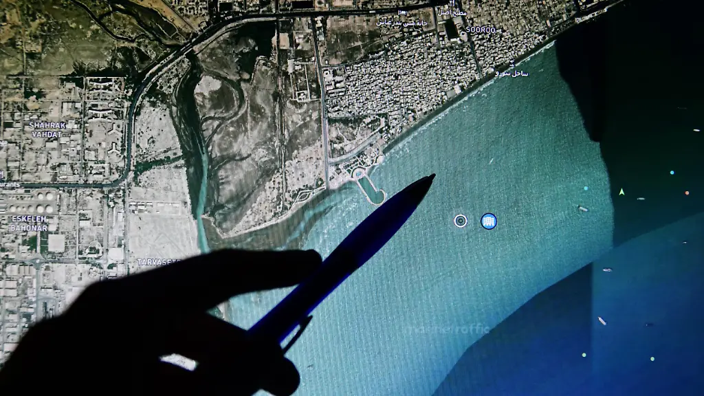 France-Veranne-March-24-2026-Satellite-view-of-shipping-traffic-in-and-around-the-Strait-of-Hormuz-on-Tuesday-March-24-2026-Photograph-by-Romain-Doucelin-Hans-Lucas-France-Veranne-2026-03-24-Vue-satellite-du-trafic-maritime-dans-et-autour-du-detroit-d-Ormuz-ce-mardi-24-mars-2026-Photographie-de-Romain-Doucelin-Hans-Lucas