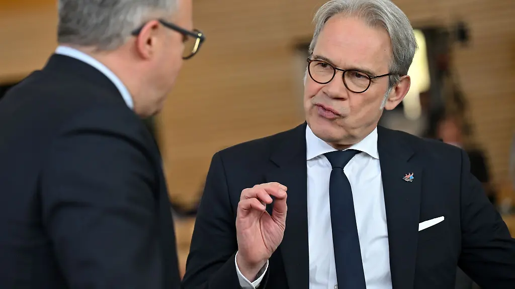 Thueringens-Innenminister-Georg-Maier-SPD-will-kommende-Woche-mit-seinem-Amtskollegen-in-Hessen-eine-Kooperation-zur-Beschaffung-von-Polizeihubschraubern-unterzeichnen