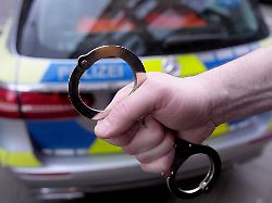 Hamburg & Schleswig-Holstein: Haftbefehl gegen 29-Jährigen nach Messerangriff