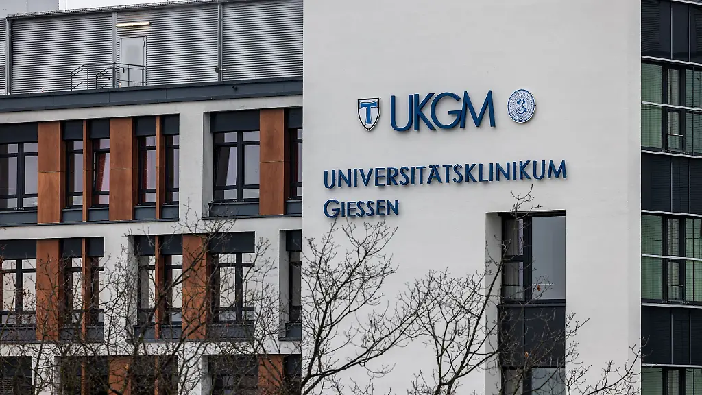 Die-Gewerkschaft-Verdi-hat-sich-mit-dem-Universitaetsklinikum-Giessen-und-Marburg-auf-einen-Tarifabschluss-fuer-die-nicht-aerztlichen-Beschaeftigten-geeinigt