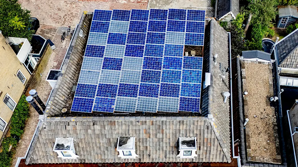 GOUDA-The-old-town-hall-in-the-center-of-Gouda-The-town-hall-of-Gouda-is-located-on-the-Markt