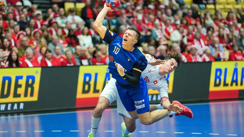 Der-Italiener-Marco-Mengon-vom-TVB-Stuttgart-faellt-mit-Kreuzbandriss-aus-Archivbild