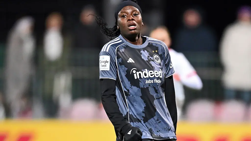 Auch-Eintracht-Stuermerin-Nicole-Anyomi-traf-gegen-Haecken-nicht-ins-Tor