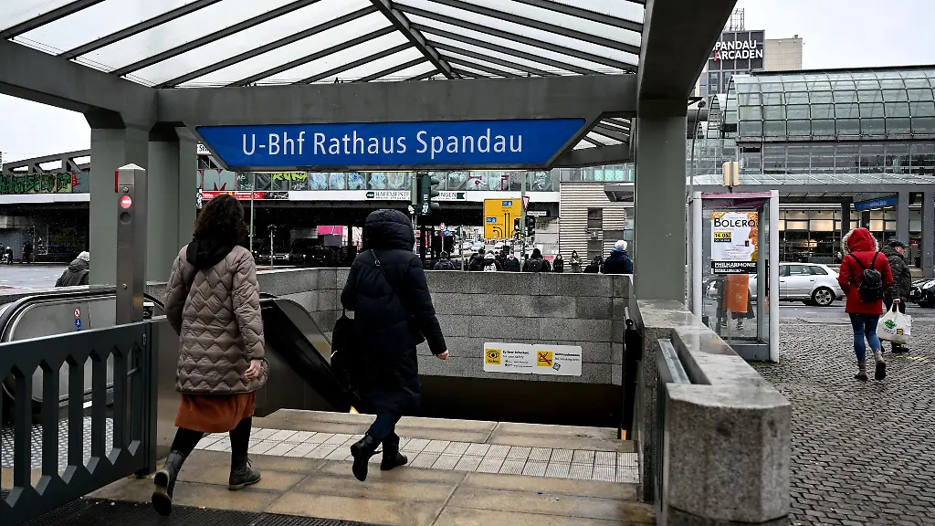Die-U7-endet-bisher-an-der-Station-Rathaus-Spandau