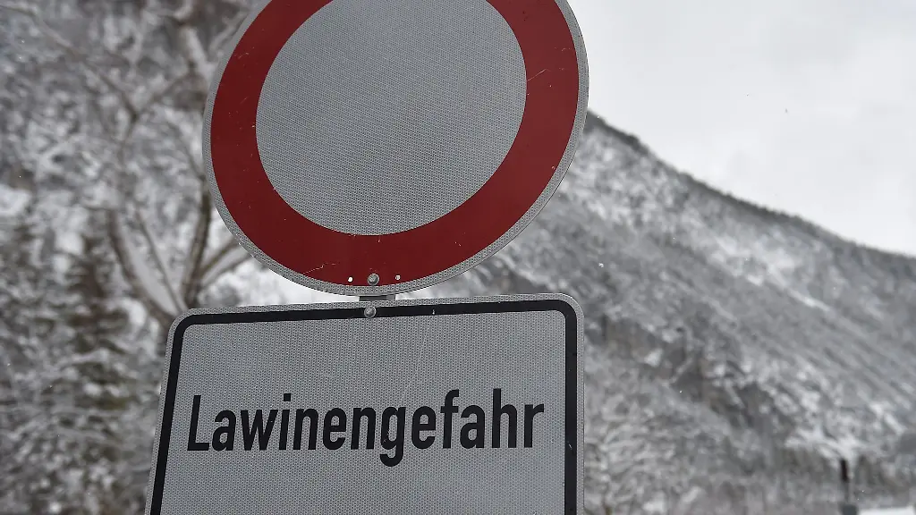 Regional-ist-die-Lawinengefahr-in-Bayern-gross