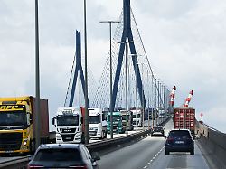 Hamburg & Schleswig-Holstein: Keine Schwerlasttransporte mehr über die Köhlbrandbrücke