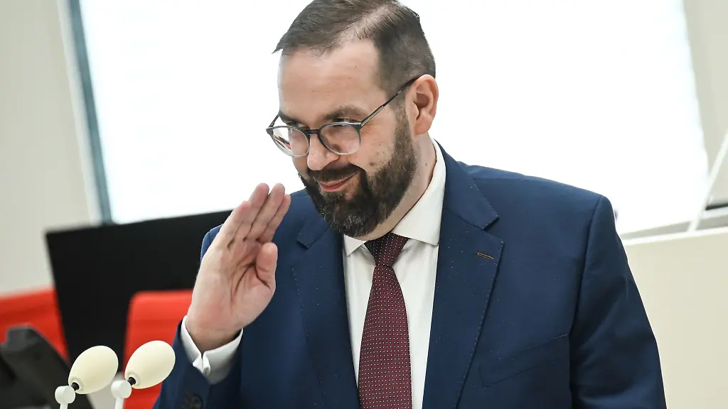 Der-neue-bundesweite-Rechtsanspruch-fuer-Ganztagsbetreuung-sorgt-nach-Angaben-von-Bildungsminister-Gordon-Hoffmann-CDU-fuer-Mehrbelastungen-die-aber-nach-seinen-Angaben-geregelt-sind