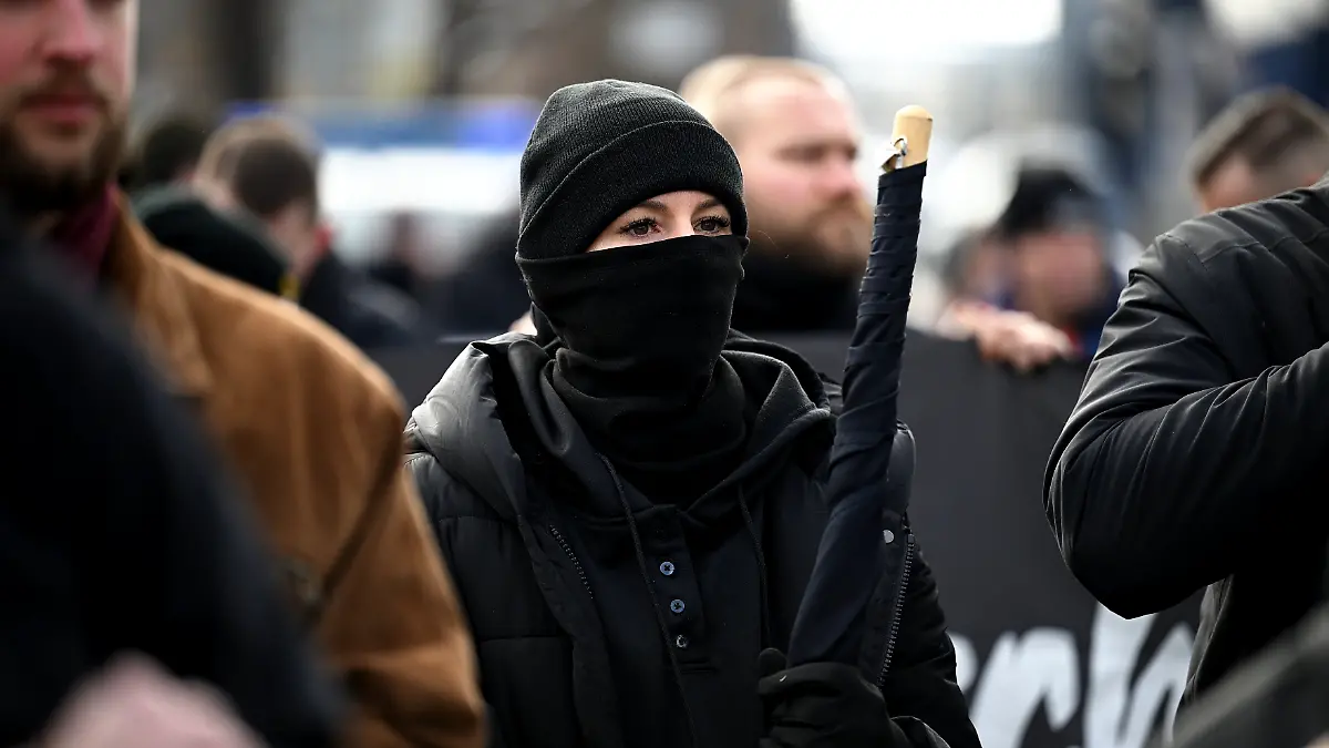 Undercover unter Nazis: "Ich war beim Kauf der Kugelbomben dabei"