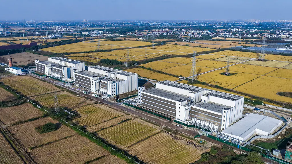 251118-JIAXING-Nov-18-2025-A-drone-photo-taken-on-Nov-18-2025-shows-a-pig-farming-ranch-in-Haiyan-County-Jiaxing-City-east-China-s-Zhejiang-Province-In-Zhejiang-the-birthplace-of-the-landmark-Green-Rural-Revival-Program-rural-transformation-over-the-past-22-years-has-evolved-from-merely-improving-living-conditions-to-delivering-common-prosperity-while-building-beautiful-villages-Jiaxing-City-in-Zhejiang-has-been-consistently-implementing-the-program-to-promote-rural-revitalization