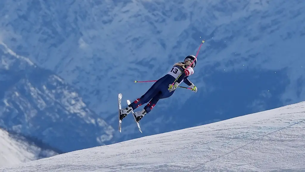 Lindsey-Vonn-nur-Augenblicke-vor-ihrem-fatalen-Sturz-bei-der-Olympia-Abfahrt-von-Cortina-d-Ampezzo