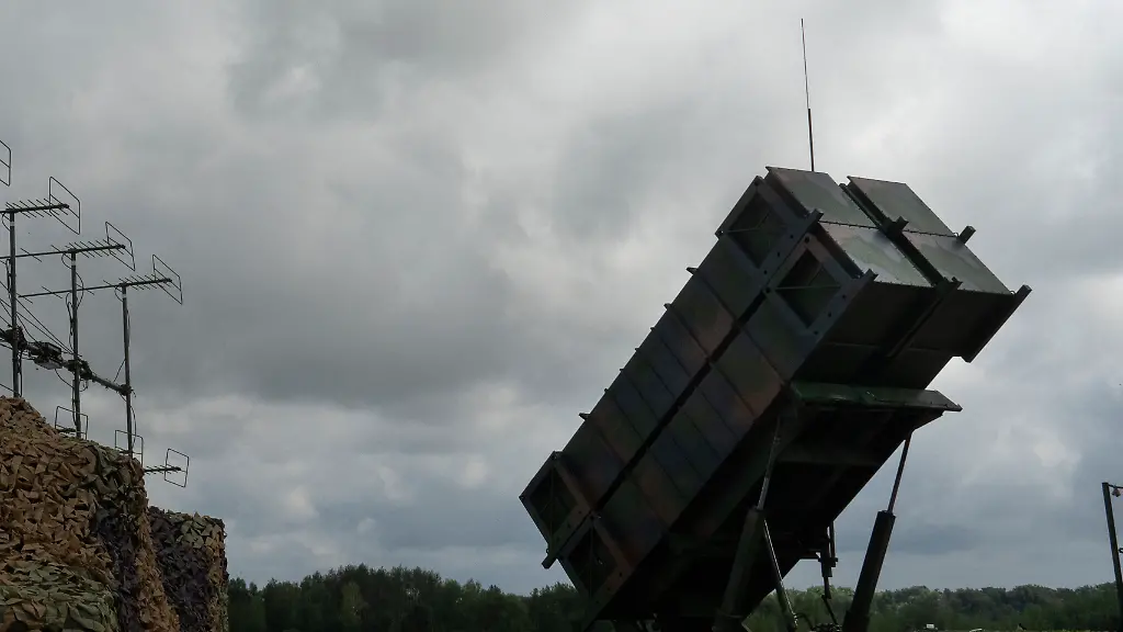 The-Ukrainian-Air-Force-s-F-16-fighter-jets-fly-over-a-Patriot-Air-and-Missile-Defense-System-in-an-undisclosed-location-in-Ukraine-Sunday-Aug-4-2024-The-F-16-fighter-jets-that-have-been-delivered-to-Ukraine-by-Western-countries-will-be-flying-sorties-in-Ukrainian-skies-and-helping-the-country-s-current-fleet-of-Soviet-era-jets-to-counter-Russia-s-invasion