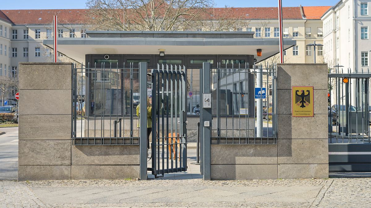 Liste an Lobbyistin geschickt : Ministerium suspendiert Marine-Offizier wegen Geheimnisverrats