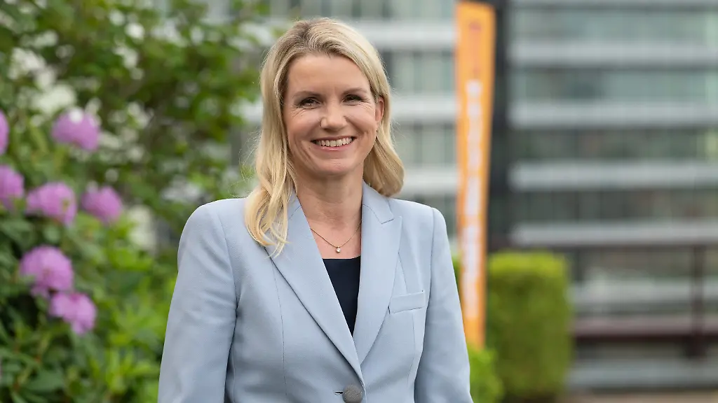 Karin-Dohm-damalige-Finanzvorstaendin-der-Hornbach-Holding-AG-und-der-Hornbach-Baumarkt-AG-aufgenommen-vor-einer-Bilanz-Pressekonferenz-der-Hornbach-Gruppe