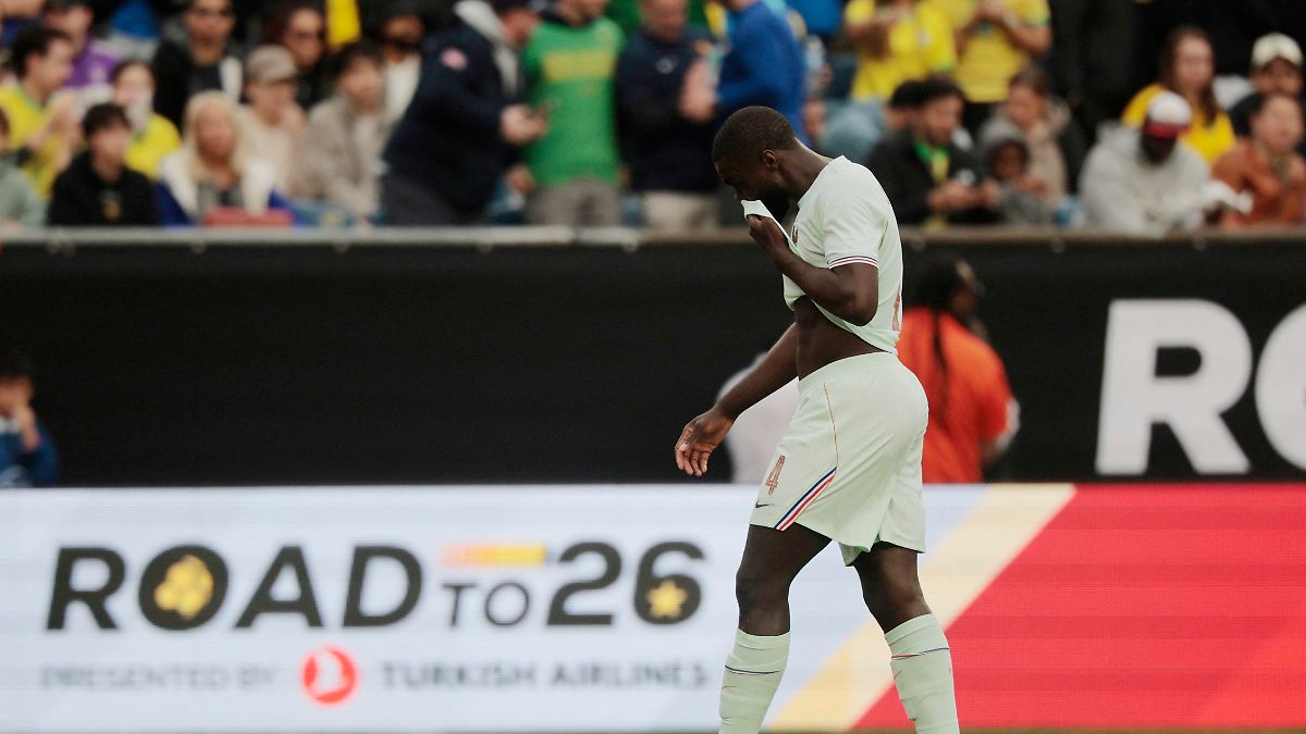 Sieg im Brasilien-Härtetest: Bayern-Verteidiger startet mit Rot in Frankreichs WM-Jahr 