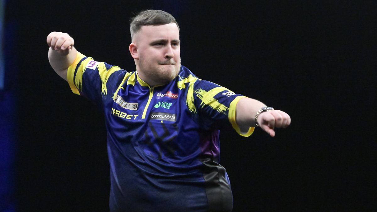 Spektakuläres Finale in Berlin: Littler bringt Fans mit triumphalem Finish zum Ausrasten