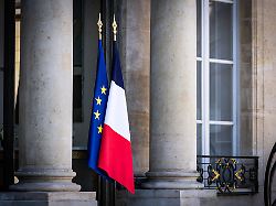 Verschuldung nimmt zu: Frankreichs Haushaltsdefizit sinkt wegen Steuererhöhungen leicht