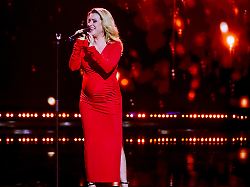 Premiere in ESC-Show: Jeanette Biedermann tritt erstmals mit Babybauch auf