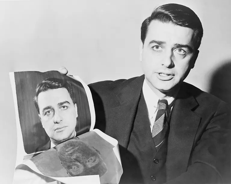 Edwin-Herbert-Land-1909-1991-American-scientist-and-inventor-holding-a-polaroid-photograph-of-himself-taken-by-the-camera-he-invented-The-instant-photo-process-dominated-the-market-from-its-introduction-in-1947-until-the-emergence-of-popular-digital-photography-in-the-1990s