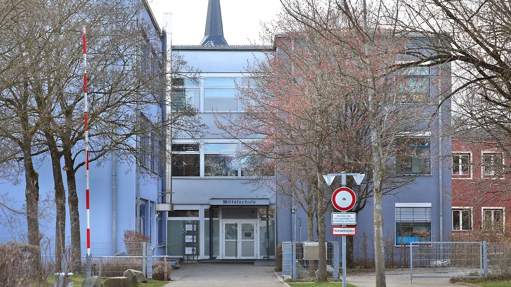 An-der-Mittelschule-Mindelheim-wurden-Schueler-bei-einer-Infoveranstaltung-zu-den-Gruenden-der-Durchsuchung-informiert