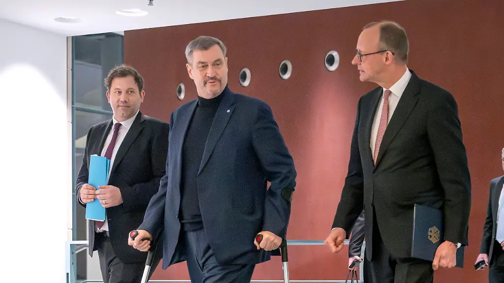 Lars-Klingbeil-Markus-Soeder-Friedrich-Merz-und-Baerbel-Bas-bei-einer-Pressekonferenz-press-conference-nach-der-Sitzung-des-Koalitionsausschusses-von-Union-und-SPD-im-Kanzleramt-Berlin-28-01