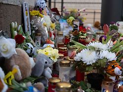 Baden-Württemberg: Mutter und Sohn nach Lastwagen-Unfall beigesetzt