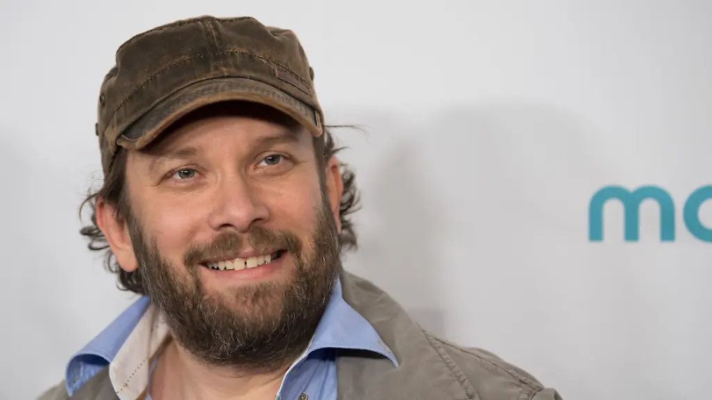 Der-Schauspieler-Christian-Ulmen-kommt-zur-Premiere-der-Pro7-Serie-jerks-Staffel-2-in-den-Zoopalast-Er-hat-auf-seinem-Berufsweg-einige-Ausfluege-gemacht-Nach-der-Schule-war-er-fuer-evangelische-Theologie-eingeschrieben-Auch-Schuhe-hat-er-nach-eigenen-Angaben-mal-verkauft