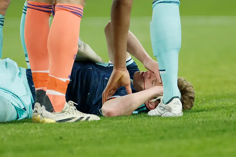 Joshua-Kimmich-Deutschland-verletzt-verletzung-injury-Testspiel-test-match-zwischen-der-Schweiz-und-Deutschland-im-St-Jakob-Park-Basel-Schweiz-am-27-M-rz-2026-Das-Spiel-dient-beiden-Mannschaften-als-Vorbereitung-auf-die-FIFA-Fu-ball-Weltmeisterschaft-2026-friendly-match-between-Switzerland-and-Germany-at-St-Jakob-Park-Basel-Switzerland-on-March-27-2026-The-match-serves-as-preparation-for-both-teams-ahead-of-the-FIFA-World-Cup-2026