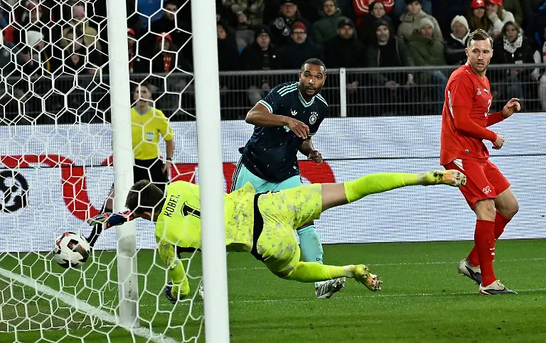 27-03-2026-xjhx-Fussball-Laenderspiel-Schweiz-Deutschland-v-l-Jonathan-Tah-Deutsche-Fussball-Nationalmannschaft-DFB-Gregor-Kobel-Schweiz-Goal-scored-erzielt-das-Tor-zum