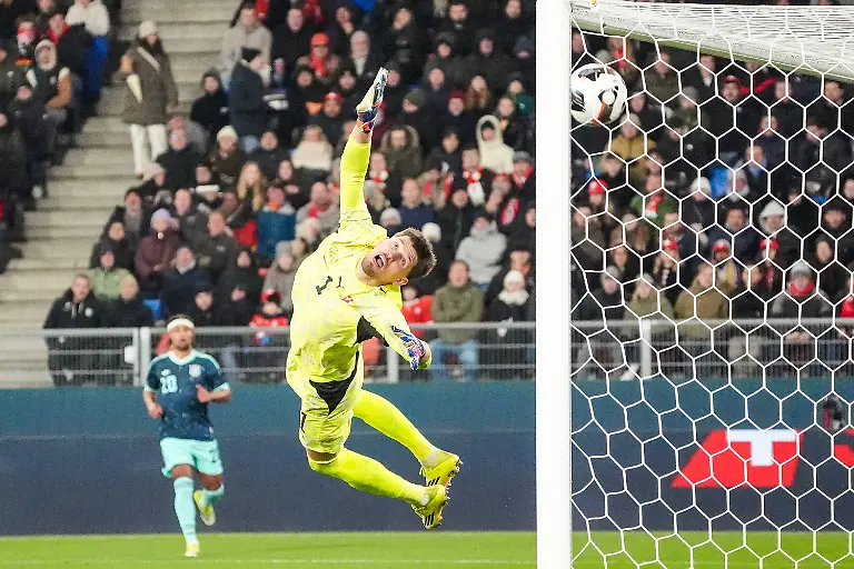 Schuss-von-Florian-Wirtz-Deutschland-Germany-geht-in-den-Winkel-Torwart-Goalie-Gregor-Kobel-Schweiz-Switzerland-Suisse-01-guckt-entsetzt-hinterher-und-hat-keine-Chance-Basel-27-03-2026-Schweiz-vs-Deutschland-Freundschaftsspiel-St