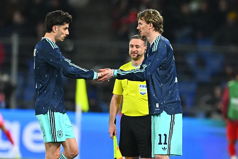 27-03-2026-Schweiz-Basel-Fussball-Maenner-Laenderspiele-Schweiz-Deutschland-St-Jakob-Park-Kai-Havertz-l-Deutschland-wird-gegen-Nick-Woltemade-Deutschland-ausgewechselt-Foto-Tom-Weller-dpa-WICHTIGER-HINWEIS-Gemaess-den-Vorgaben-der-DFL-Deutsche-Fussball-Liga-bzw-des-DFB-Deutscher-Fussball-Bund-ist-es-untersagt-in-dem-Stadion-und-oder-vom-Spiel-angefertigte-Fotoaufnahmen-in-Form-von-Sequenzbildern-und-oder-videoaehnlichen-Fotostrecken-zu-verwerten-bzw-verwerten-zu-lassen