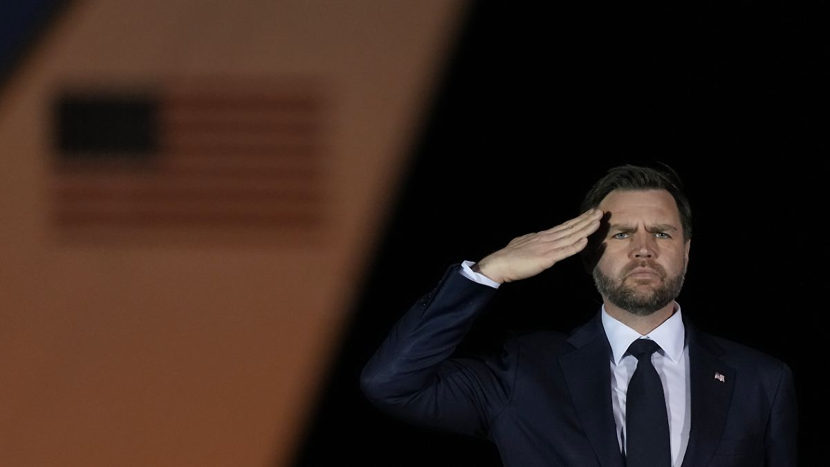 Vance ist "besessen von UFOs" und glaubt, Aliens seien "Dämonen"
