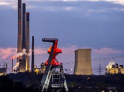 Sicherung der Energieversorgung: Merz hinterfragt Kohleausstieg - die Grünen schäumen