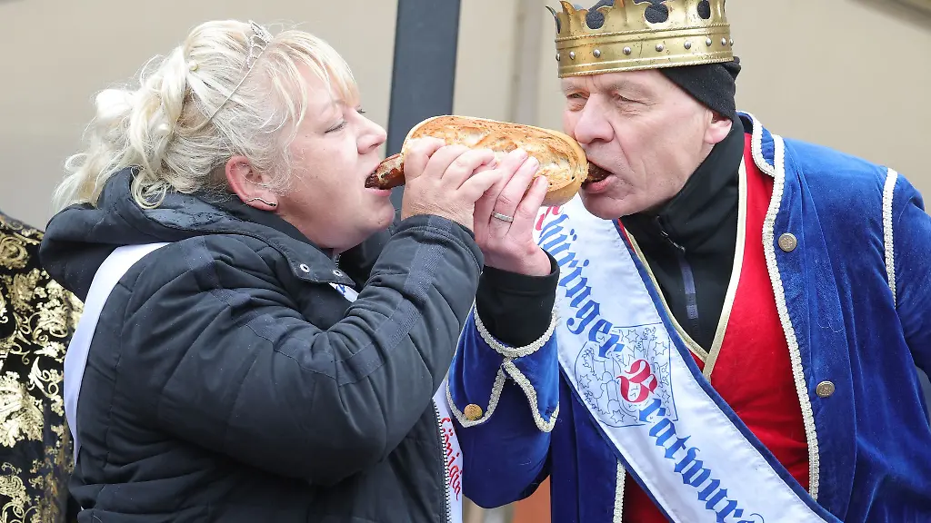Anbiss-beim-Start-in-die-Thueringer-Bratwurstsaison