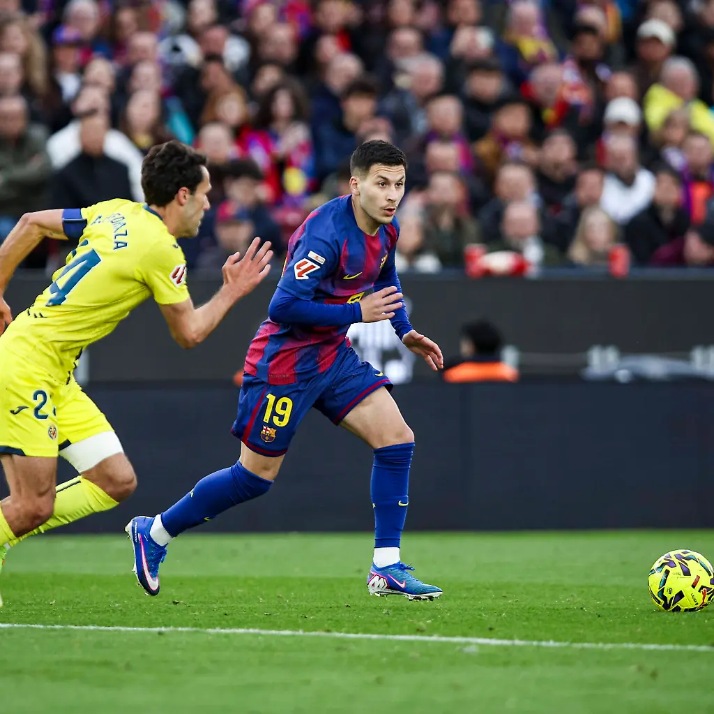 Roony-Bardghji-FC-Barcelona-Barca-controls-the-ball-during-the-LaLiga-EA-Sports-match-between-FC-Barcelona-and-Villarreal-CF-at-Spotify-Camp-Nou-on-February-28-2026-in-Barcelona-Spain