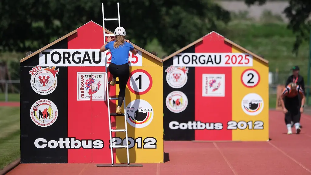 Bei-der-Eroeffnung-des-Deutschen-Feuerwehr-Meisterschaften-im-saechsischen-Torgau-war-es-2025-zum-Eklat-gekommen-weil-die-erste-Strophe-des-Deutschlandliedes-erklang