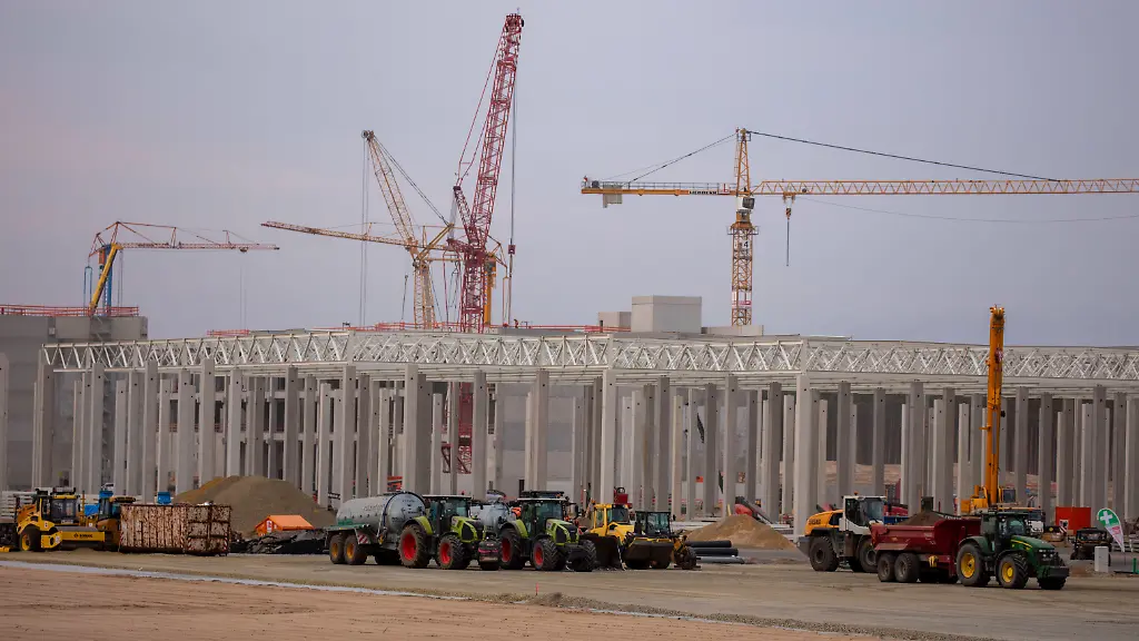 Die-geplante-Fabrik-im-brandenburgischen-Gruenheide-soll-rund-1-4-Millionen-Kubikmeter-Wasser-im-Jahr-verbrauchen