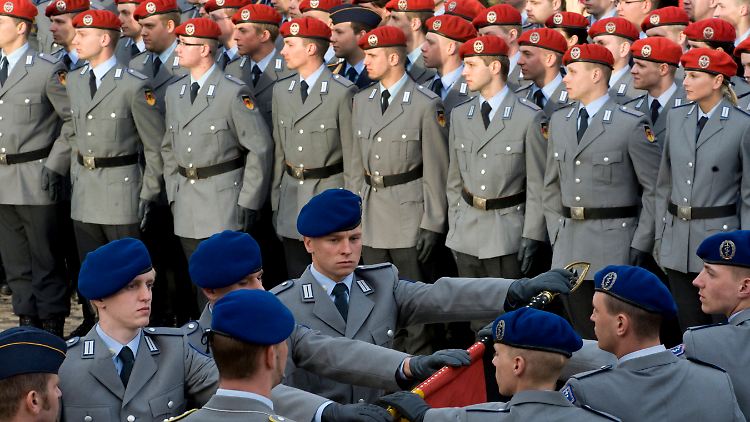 Teil der Reform: Rekruten der Bundeswehr bei der Vereidigung. Sie kommen nur noch freiwillig zur Truppe.