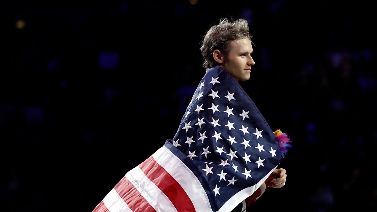 Fascinating miracle recovery: World Championship arena erupts: Brilliant ...