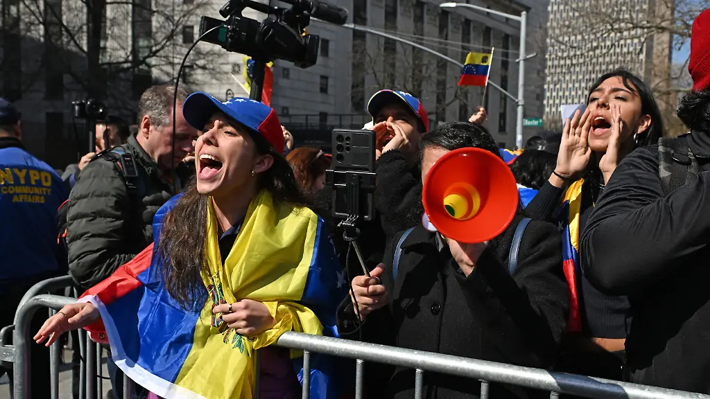 Photo-by-Andrea-Renault-STAR-MAX-IPx-2026-3-26-26-Former-President-of-Venezuela-Nicolas-Maduro-attracted-a-lot-of-protesters-during-his-appearance-in-US-Federal-Court-in-lower-Manhattan-in-his-ongoing-case-instigated-by-US-President-Donald-Trump-of-narco-terrorism-and-corruption-in-his-home-country-There-were-many-supporters-of-his-arrest-from-Venezuela-and-counter-protesters-who-mostly-were-not-from-Venezuela-but-supported-his-socialist-agenda