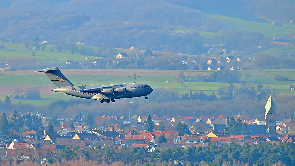 Die-US-Amerikanische-Luftwaffenbasis-Ramstein-Seit-dem-amerikanisch-israelischen-Angrif-auf-den-Iran-herrscht-hier-wieder-reger-Flugbetrieb