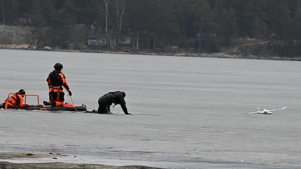 Eine-nicht-identifizierte-Drohne-wurde-auf-dem-Meereis-bei-Mellsteninranta-in-Espoo-gesichtet-Es-ist-noch-nicht-bekannt-ob-die-gesichtete-Drohne-mit-den-Drohnen-im-Gebiet-von-Kouvola-in-Verbindung-steht